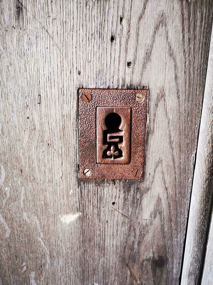 8. Замочная скважина на боковой двери кафедрального собора в Бордо, Франция