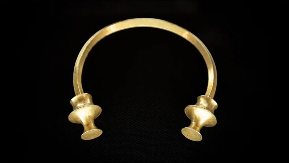8. Золотые ожерелья, обнаруженные в результате оползня в Испании