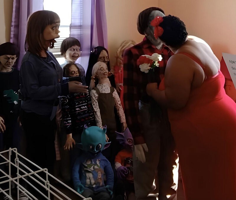 25-летняя американка «вышла замуж» за куклу для Хэллоуина и теперь ждёт ребёнка