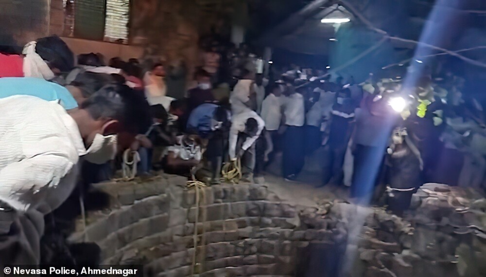 В Индии пятеро мужчин из одной семьи погибли, пытаясь вытащить кошку из колодца