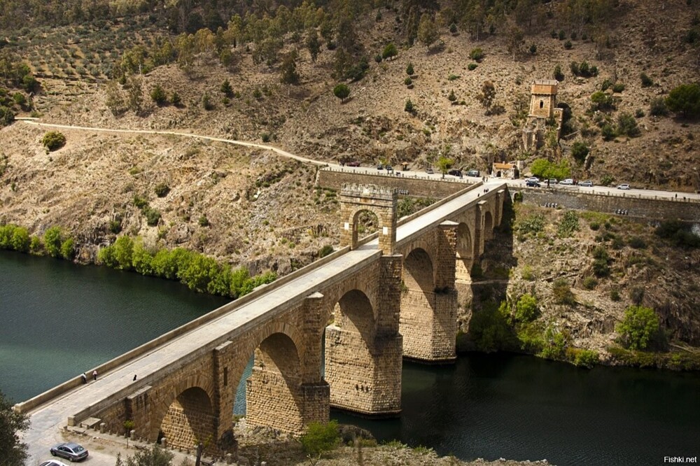 Мост Алькантара в Испании