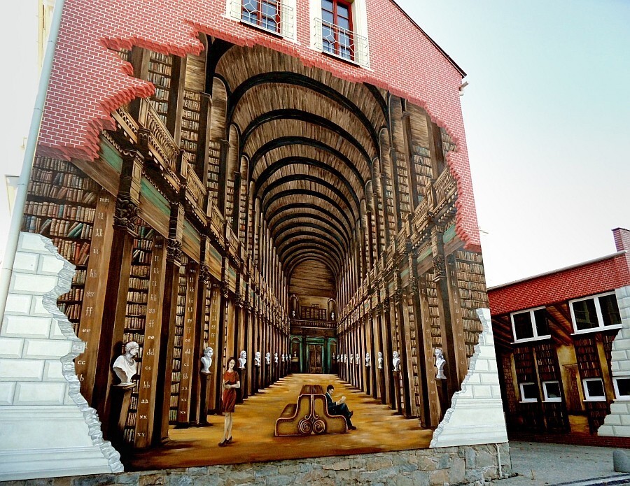 18. Библиотечная фреска, созданная на стенах публичной библиотеки Устронь, Польша