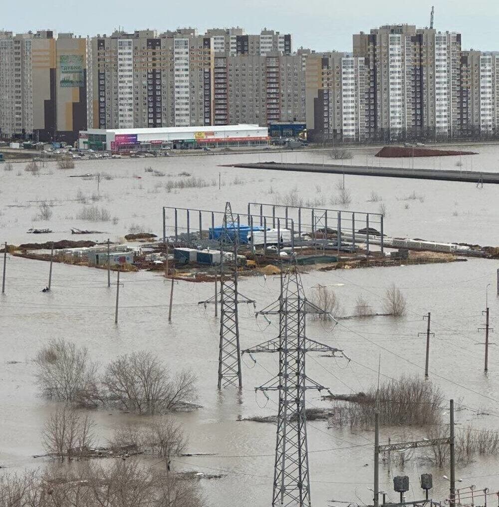 «Положение критическое, не теряйте время!»: в Оренбурге идёт эвакуация под вой сирен