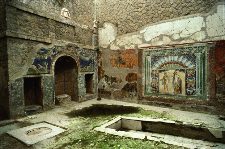Пепел Везувия сохранил римскую мозаику возрастом 2000 лет
