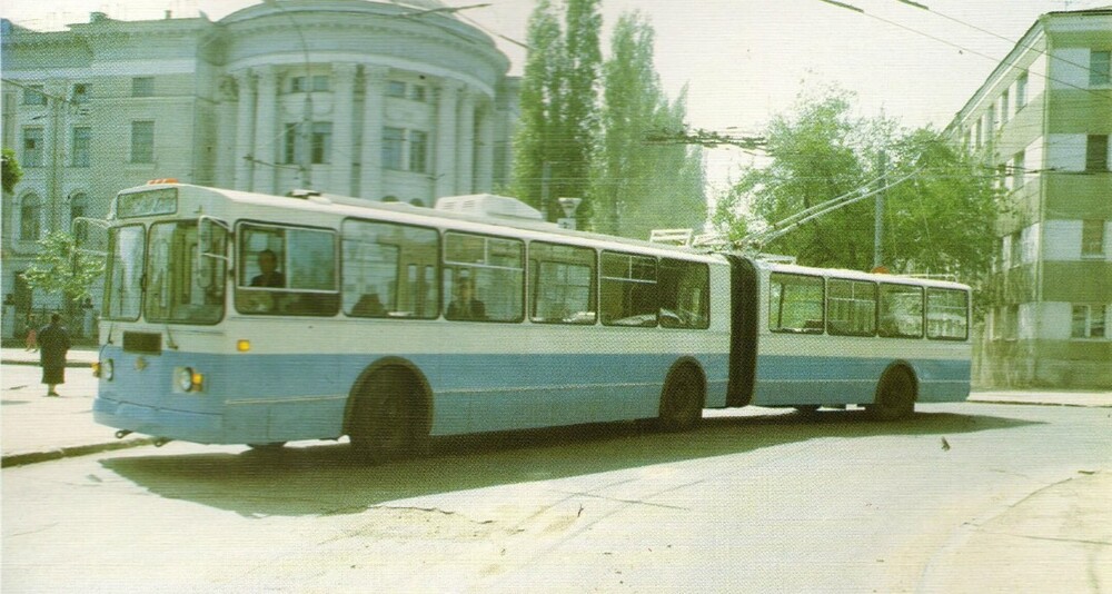 ЗиУ-10 на улицах Саратова, конец 90-х