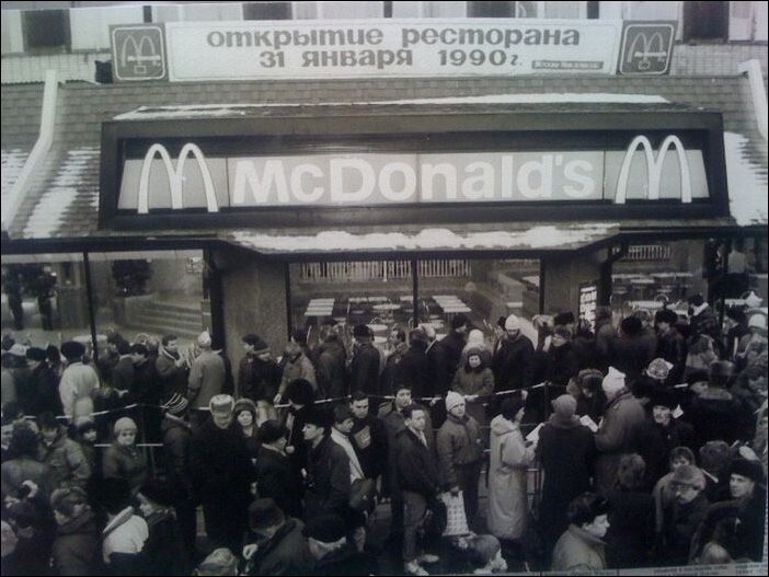 	Открытие первого "Макдональдс" в Москве, 31 января 1990-го года.
