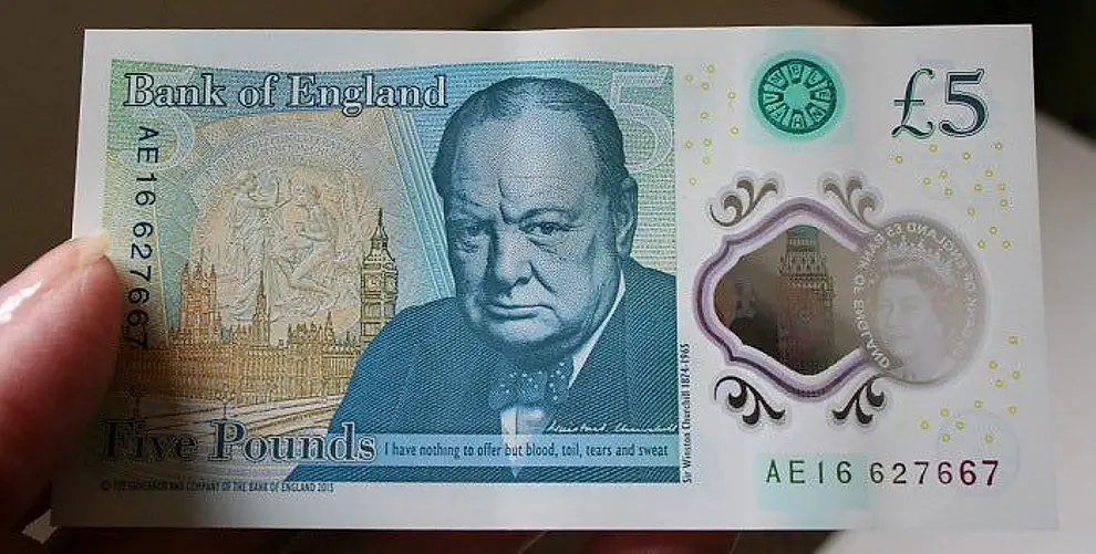 7. Есть причина, по которой Уинстон Черчилль выглядит расстроенным на банкноте