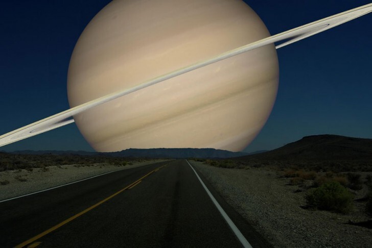 14. Вот как выглядел бы Сатурн если бы он был на месте Луны