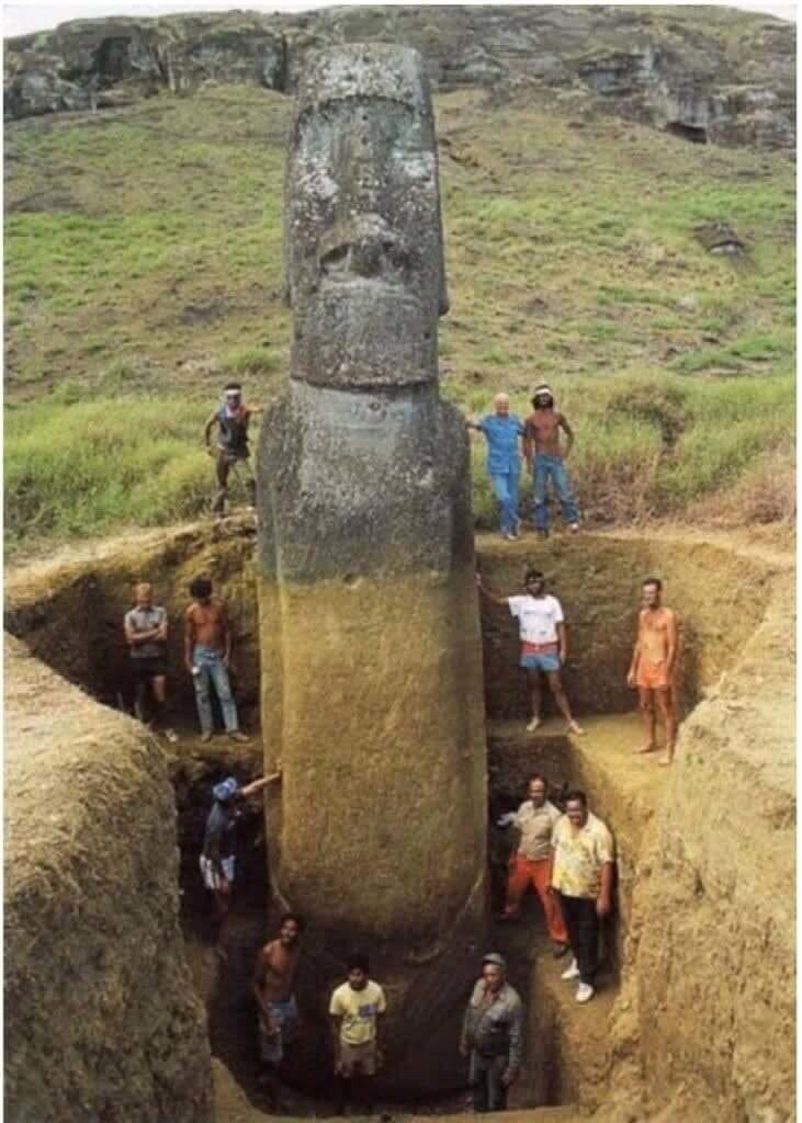 12. Статуи Моаи на острове Пасхи