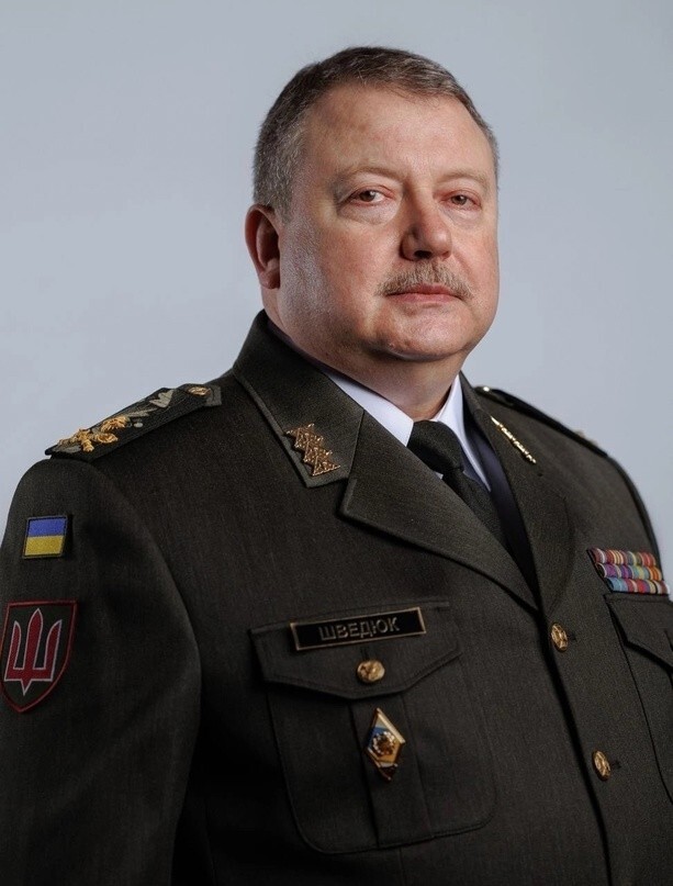 Новый командующий объединённым командованием Запад пан генерал Шведюк. Персонаж просто как из фильмов про Украину времён Скоропадского, Петлюры, гетьманов и атаманов. Даже гримировать не надо