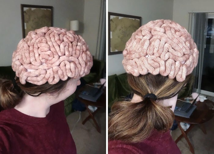 20. «Наконец-то я закончила шапку "Мозг". Я вязала ее на курсах неврологии и поведенческого здоровья»