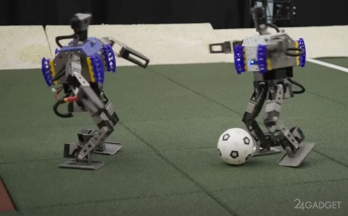 Google научила роботов играть в футбол