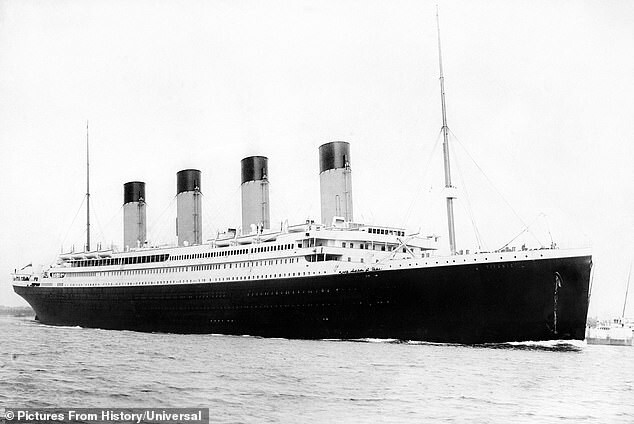 «Титаник», отплывающий из Саутгемптона 10 апреля 1912 года. Из этого первого плавания корабль уже никогда не верн1тся