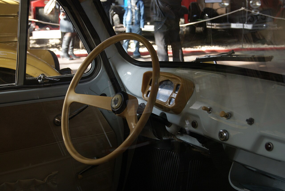 А теперь «Горбатый»!: за что советские водители так любили и ненавидели знаменитый ЗАЗ-965