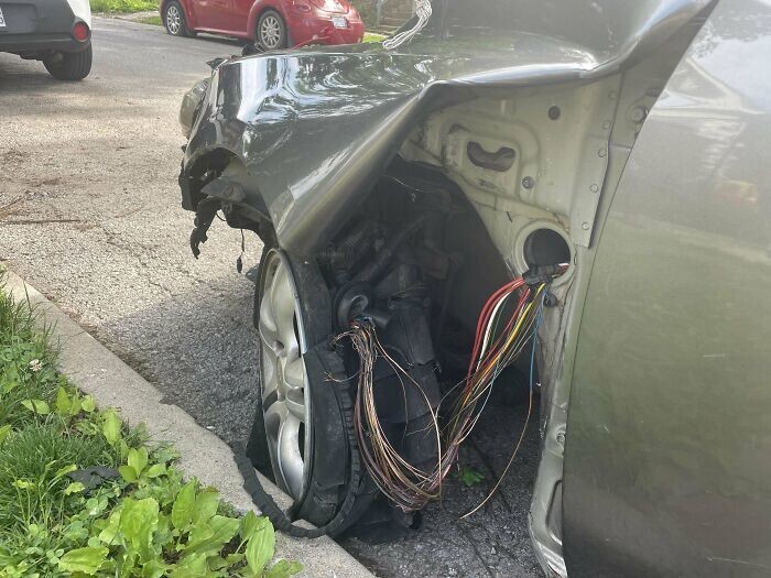 20. «Это не то, чего я ожидал, когда клиент сказал, что шина взорвалась и видны провода»