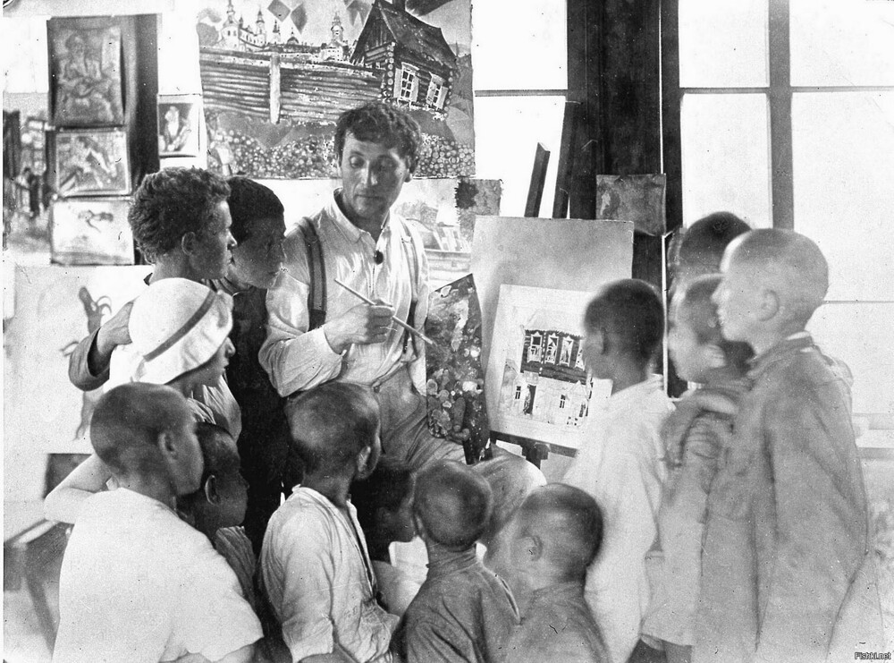 В 1921 году художник Марк Шагал работал преподавателем в подмосковной еврейск...