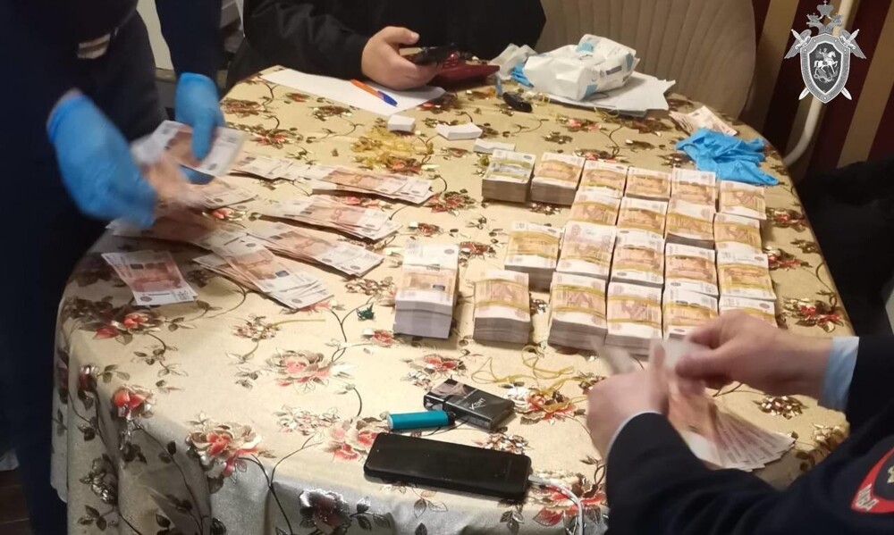 При обыске в квартире убийцы байкера обнаружили 44 миллиона рублей и $300 000