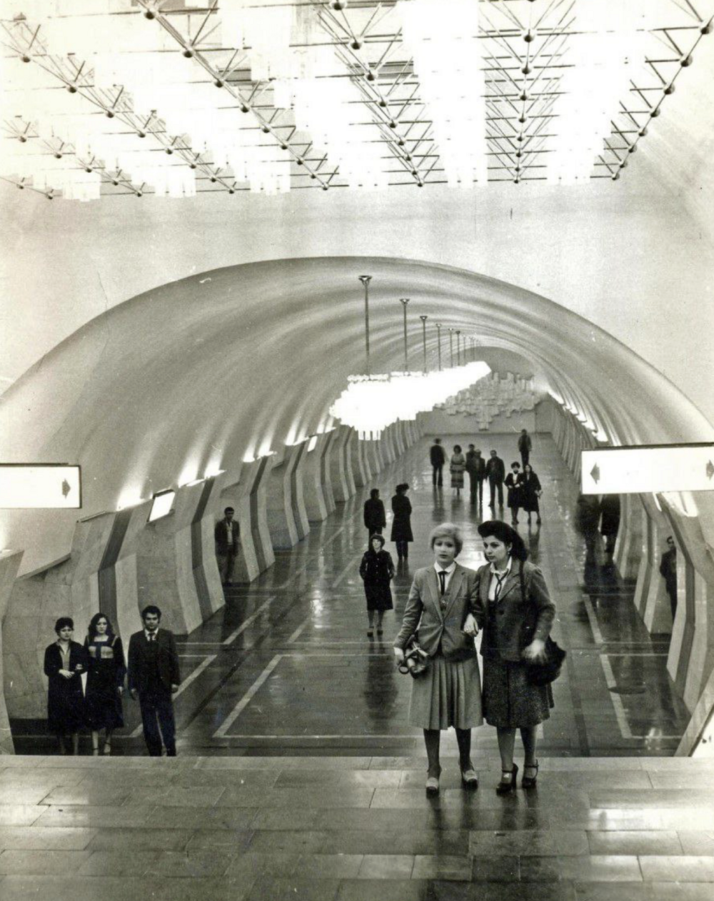 6. В Ереванском метро, 1981