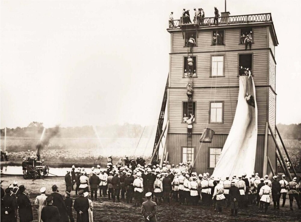 Переносимся в Лигово. Праздник в честь открытия лиговского пожарного резерва 2 июля 1903 года.