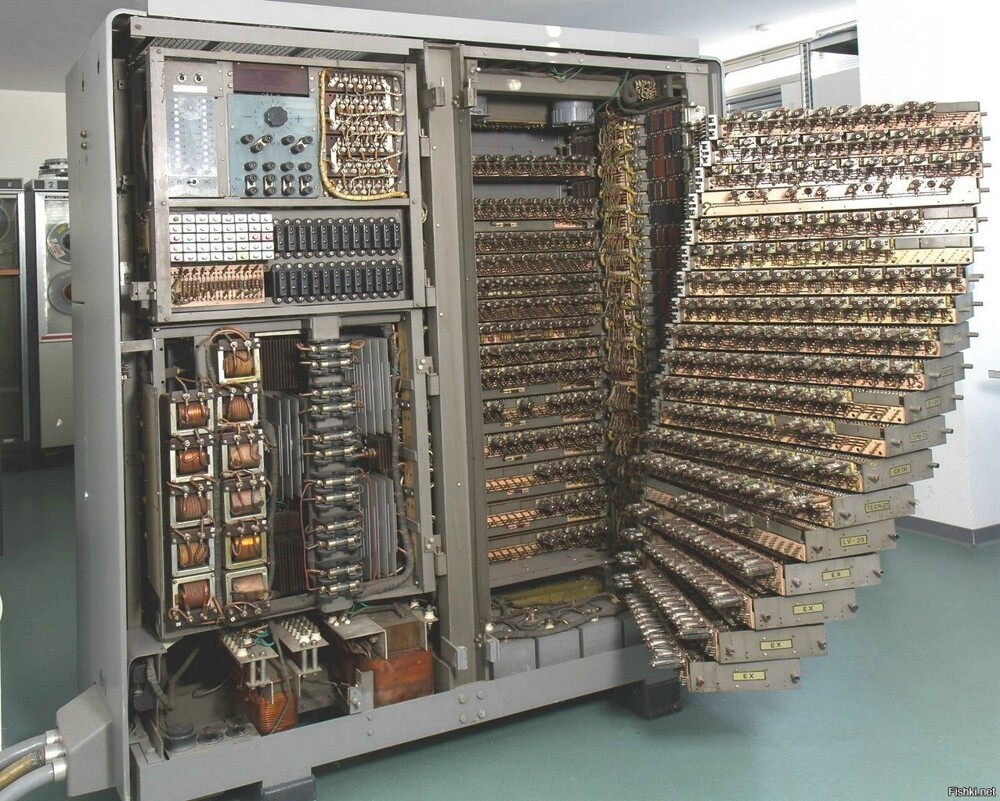 Ламповый компьютер «Bull Gamma 3» («Бычья гамма») 1952 года выпуска