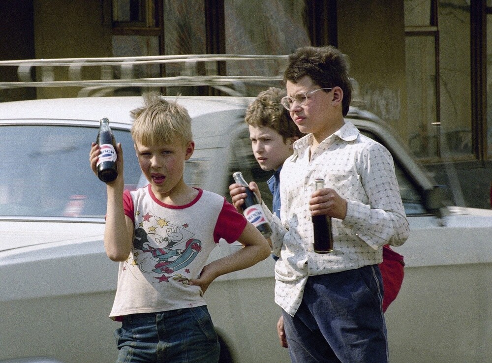 Московские школьники продают пепси-колу, 27 мая 1992 г