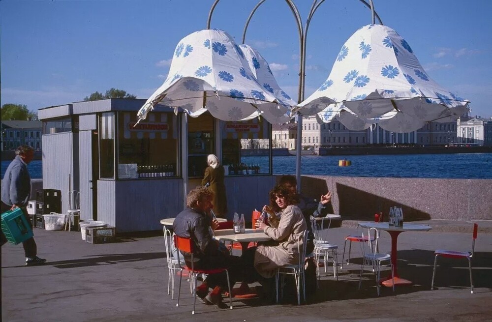 На Адмиралтейской набережной, СПб, май 1990 год