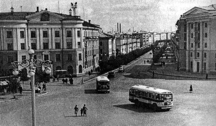  Курган. Привокзальная площадь и улица Красина, начало 1960-х годов