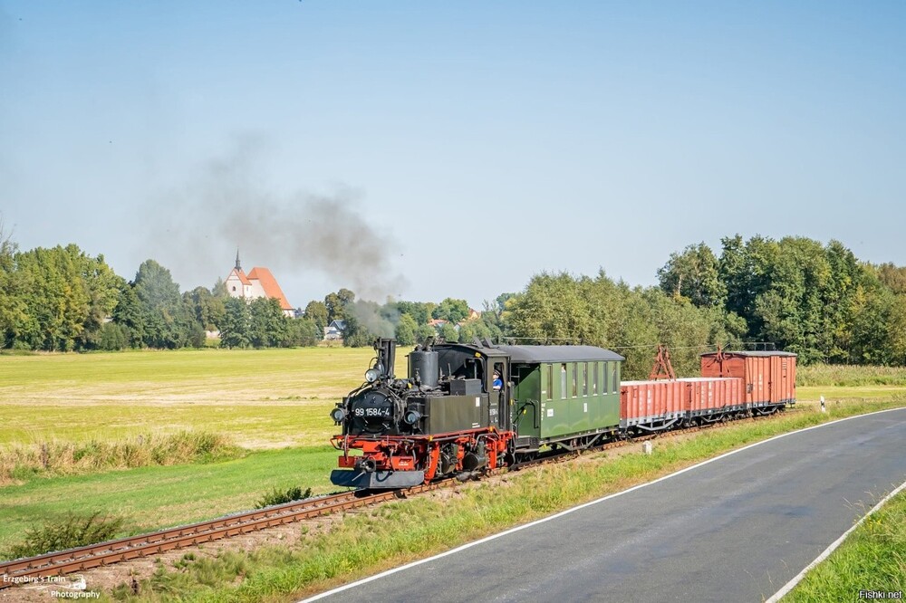 99 1584 с фото-поездом у деревни Небицшен, Саксония, 22