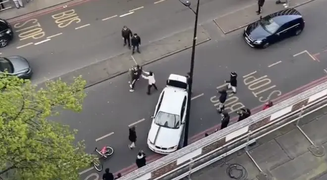 Мужчина с мачете напал на прохожего в Лондоне