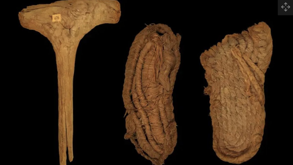 3. Сандалии из травы, найденные в пещере летучих мышей в Испании