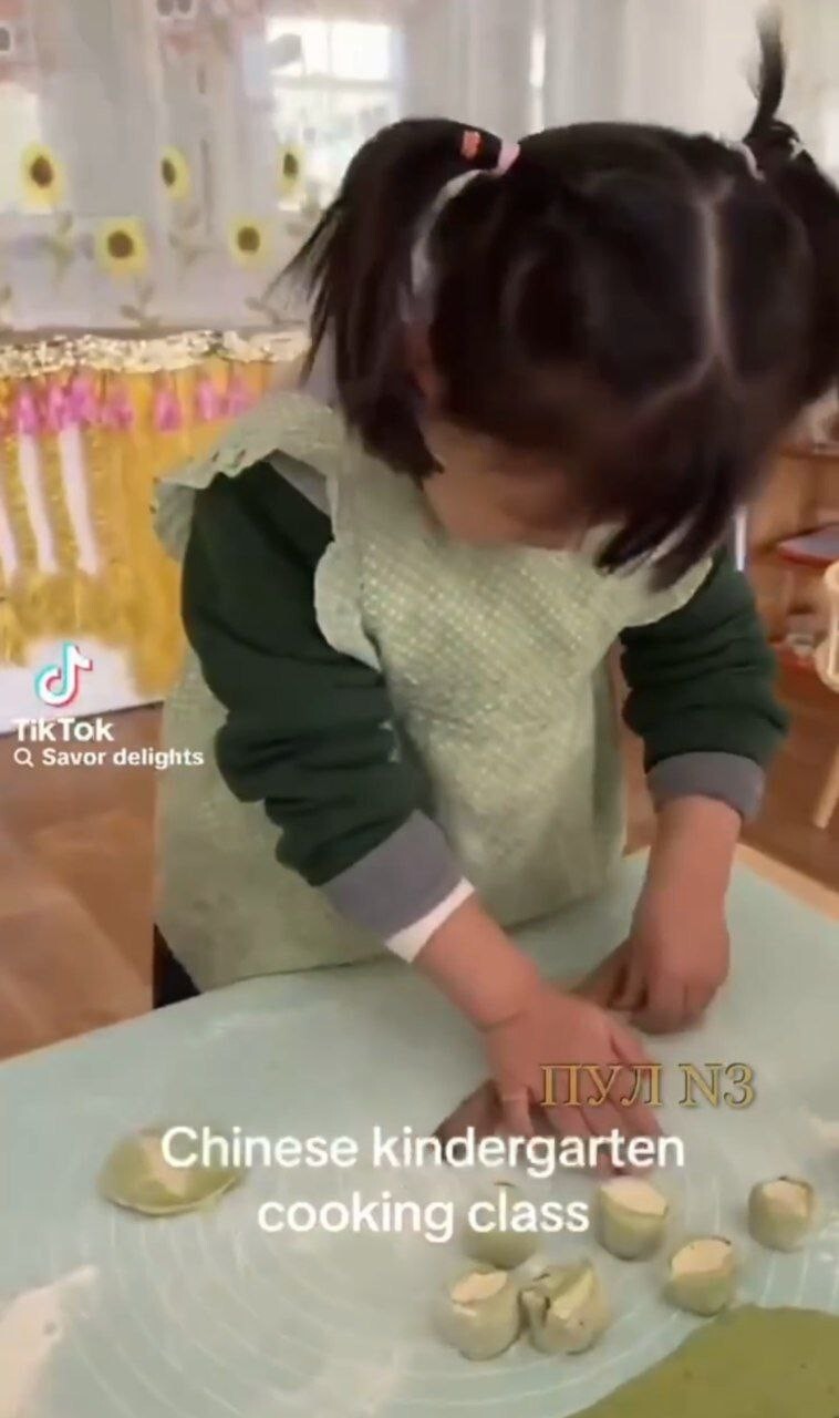 В Китае детей учат готовить с детского сада