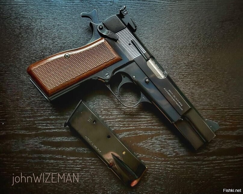 Пистолет Browning HP производства FN с 4,7" стволом и магазином на 13 патроно...