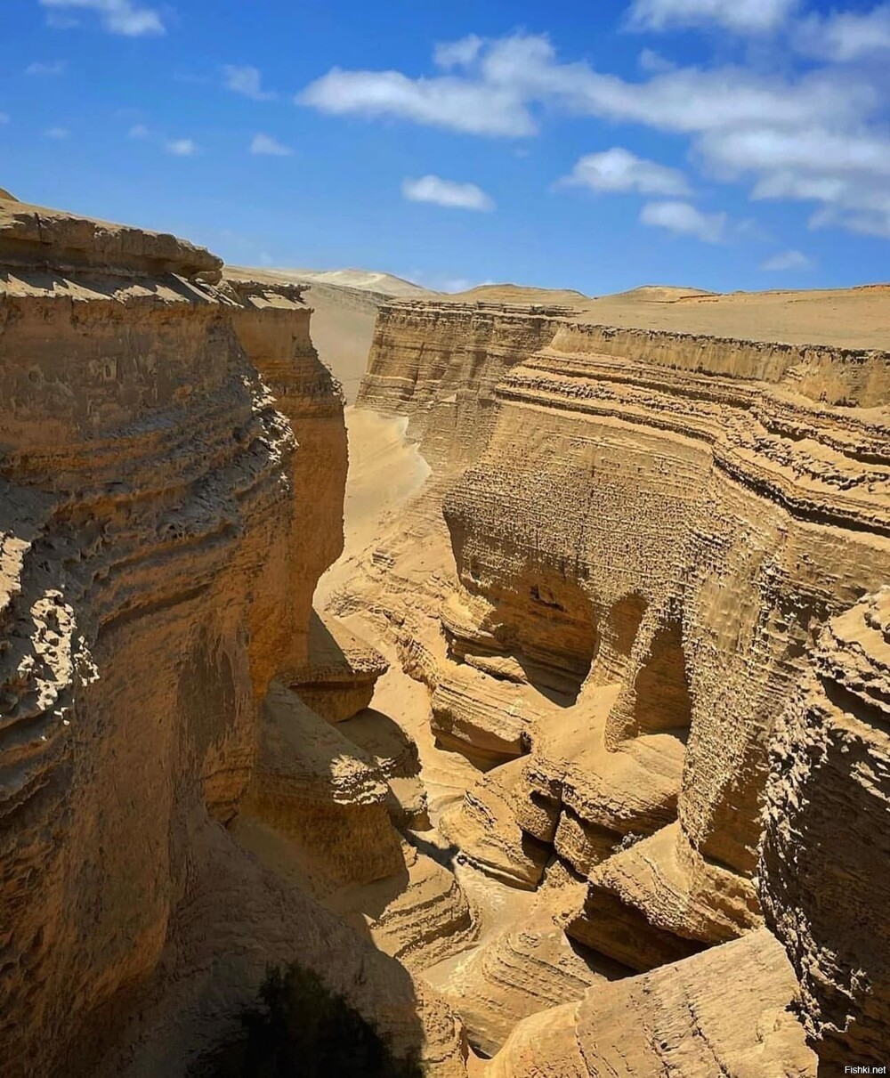 Каньон потерянных в пустынной части Перу