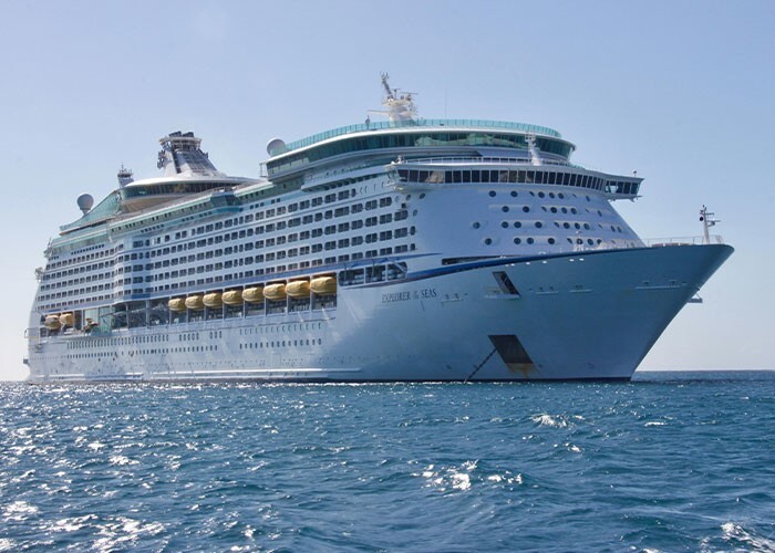 Страдания пассажира, которого отправили в Комнату для непослушных на борту лайнера Carnival Cruise Line, стали предметом обсуждения в Интернете