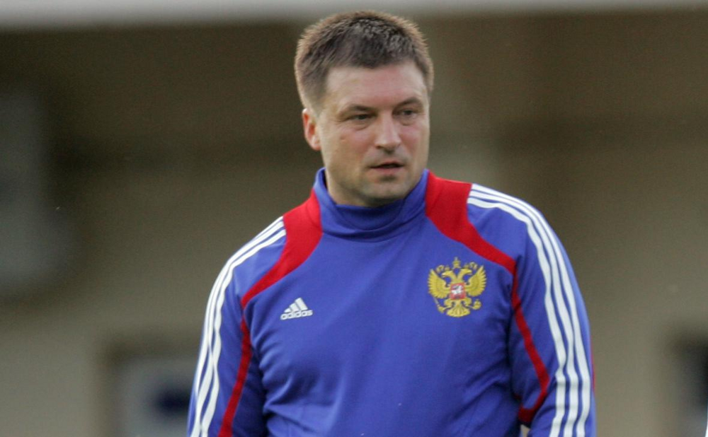 «Это было недопустимо и недостойно»: экс-помощник главного тренера сборной России по футболу извинился за мат в прямом эфире