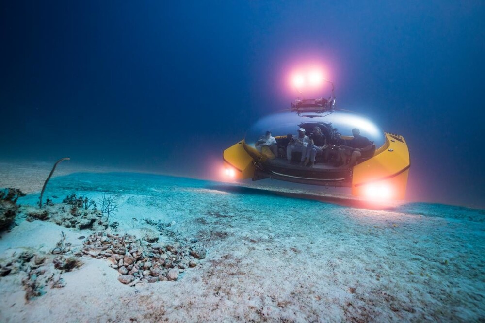 Акриловая подлодка для путешествий на глубину до 200 м