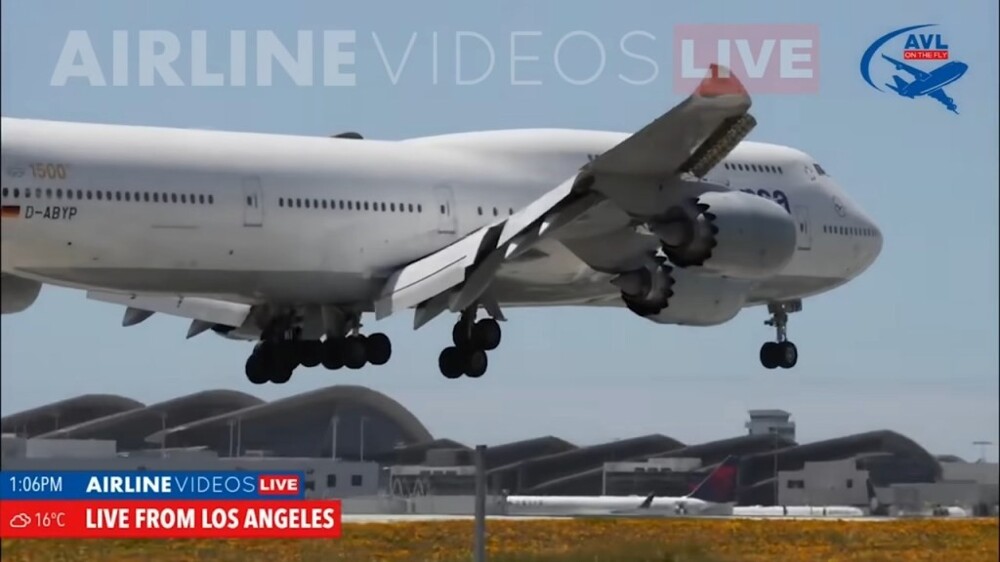 Жёсткая посадка двухпалубного Boeing 747