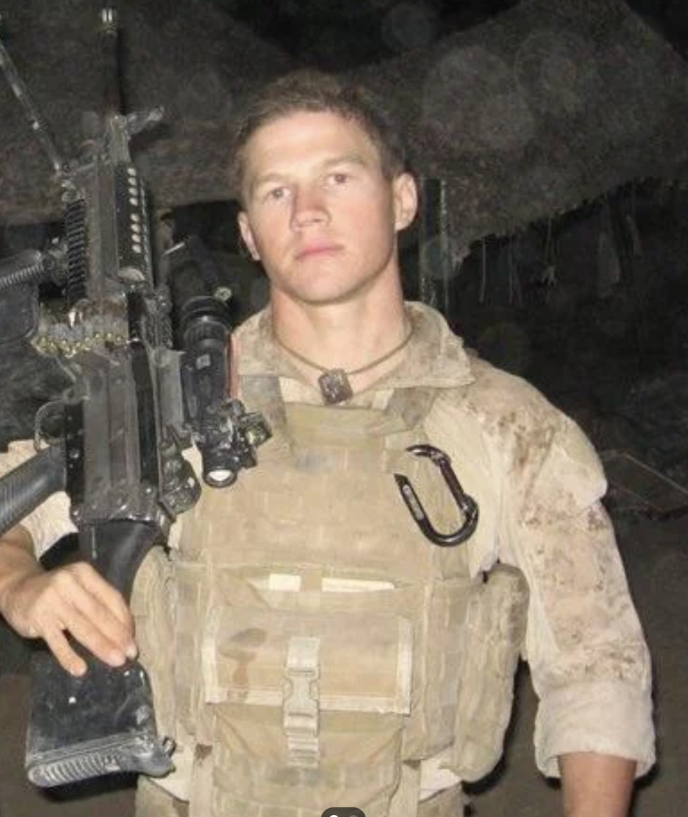8. Кайл Карпентер до того, как был серьезно ранен во время службы в Афганистане. Он бросился на гранату, чтобы защитить друга от взрыва