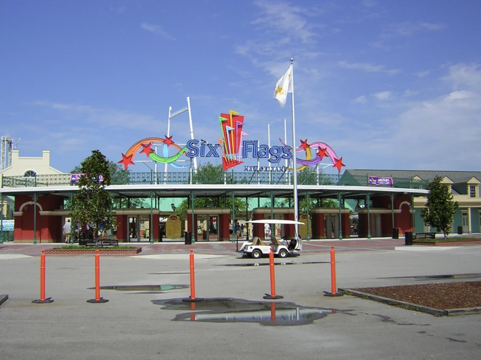 13. Six Flags New Orleans в 2004 году перед ураганом Катрина