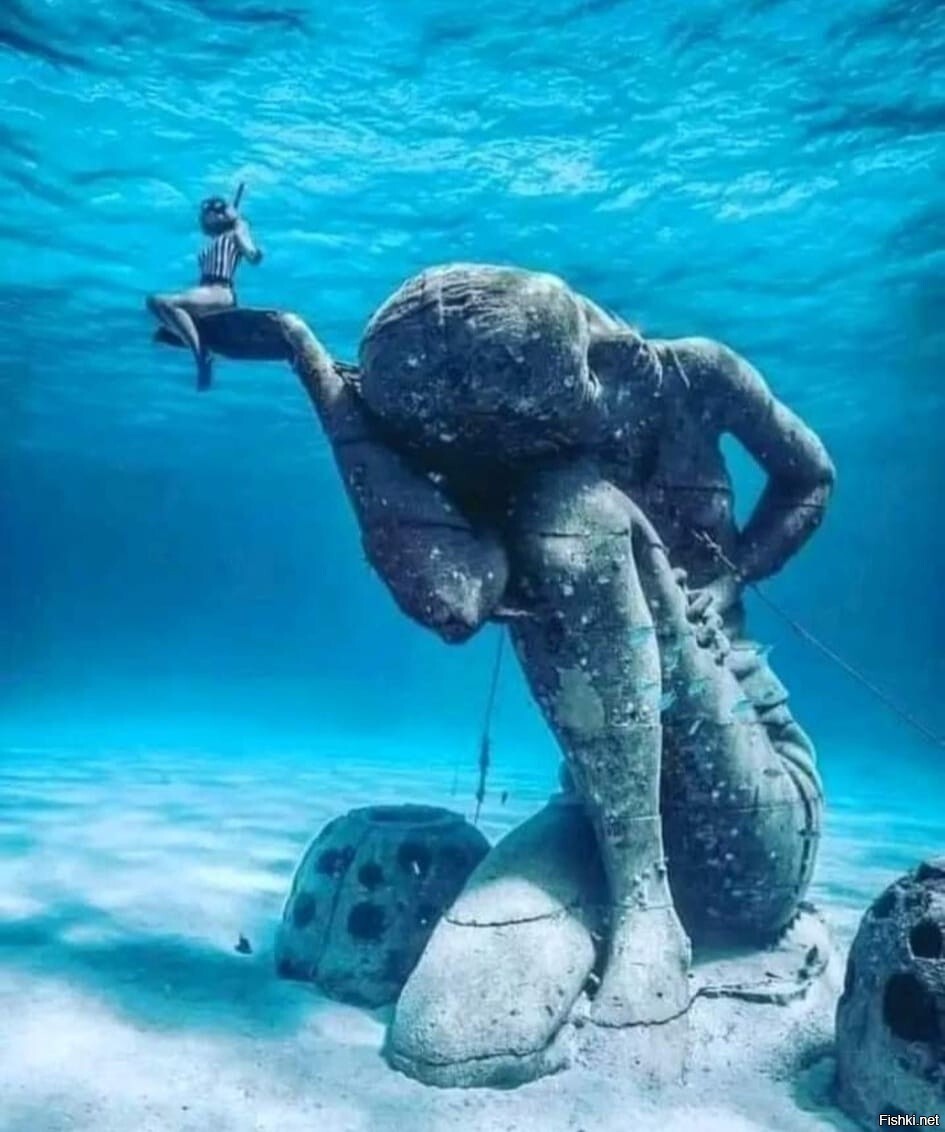 Океанский Атлант, подводная статуя на Багамских островах