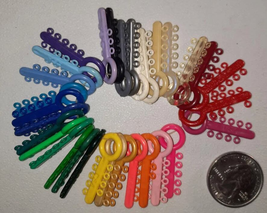 «Разноцветные резиновые «ключи» на верёвке. Для чего они нужны?»