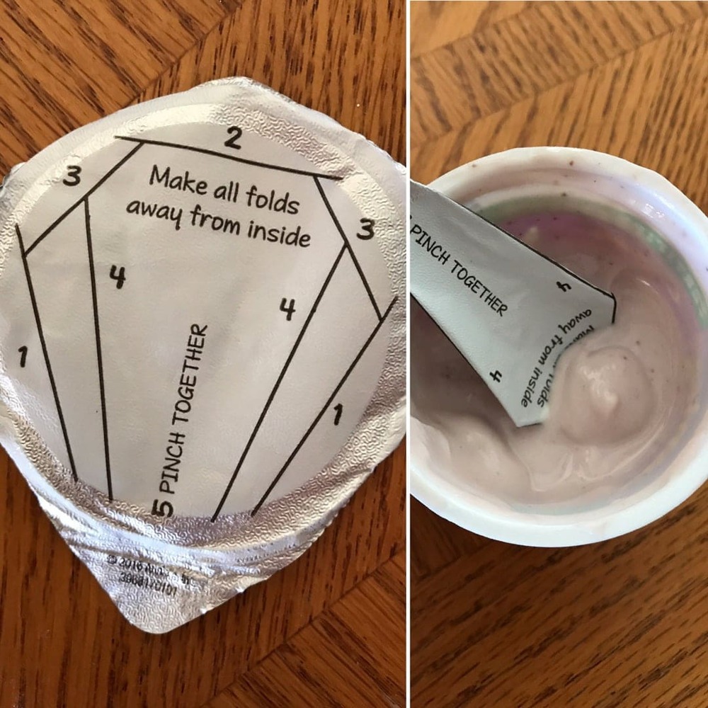 Эту крышку от йогурта можно сложить в маленькую ложку
