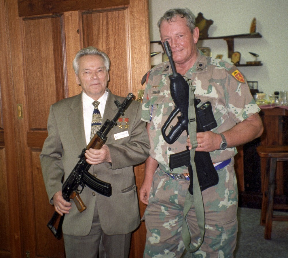 Михаил Калашников и Брайан Такер, ЮАР 1997 год.  