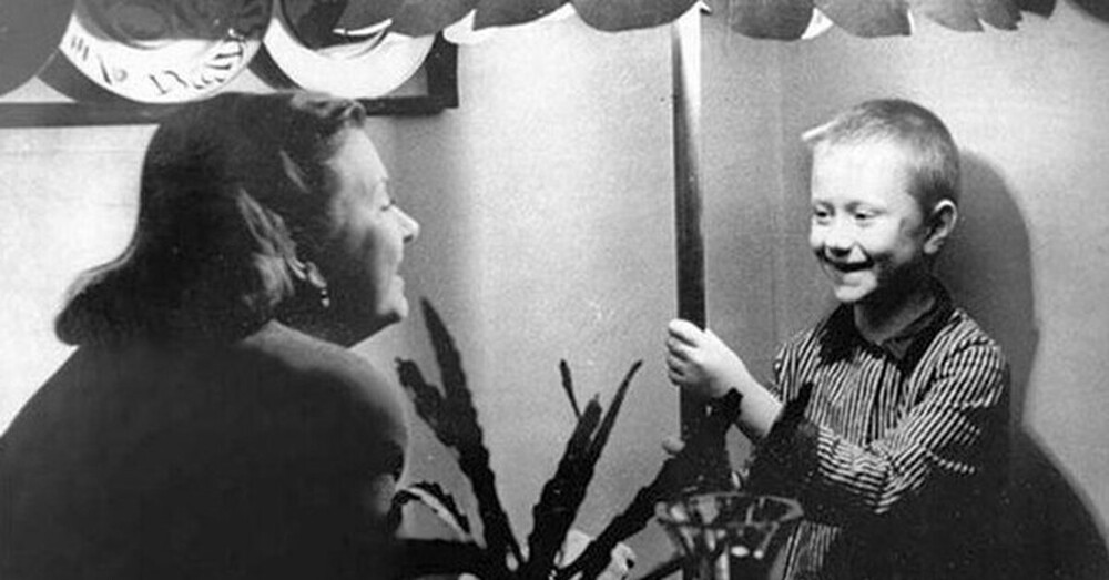  Андрей Миронов с мамой,  1950-е