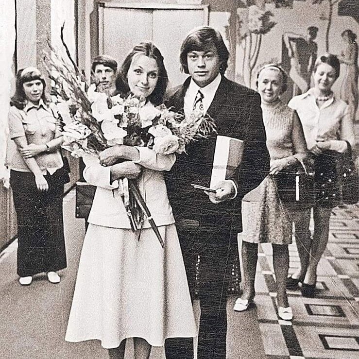 Людмила Пopгина и Николай Кapаченцов в Гагapинском ЗАГСе, 1975 год