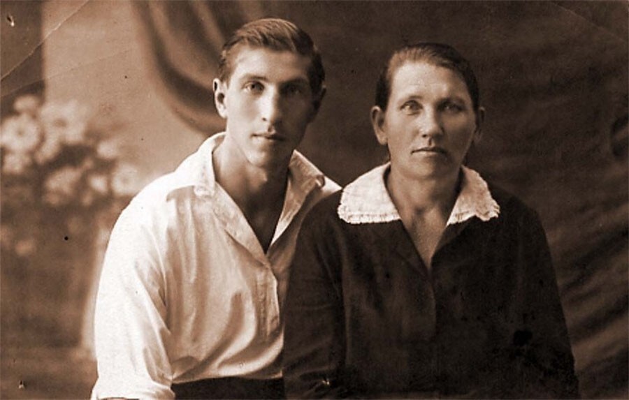 Сергей Филиппов с мамой