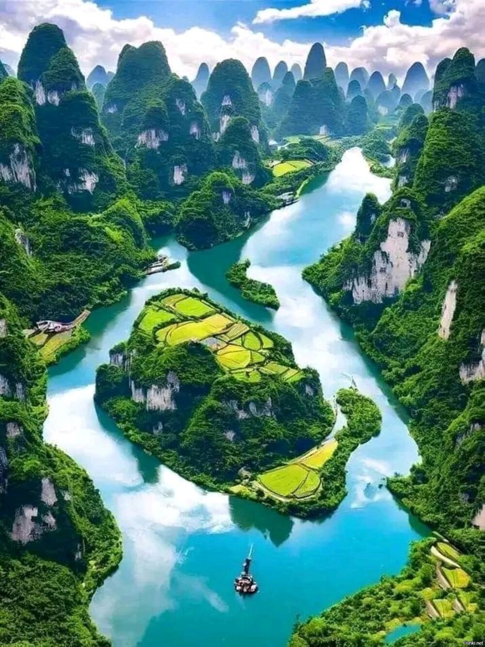 Горная система Наньлин на юго-востоке Китая, разделяющая бассейны рек Янцзы и...