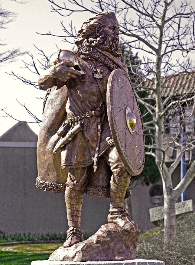 15. Статуя первого короля Харальда I Прекрасноволосого