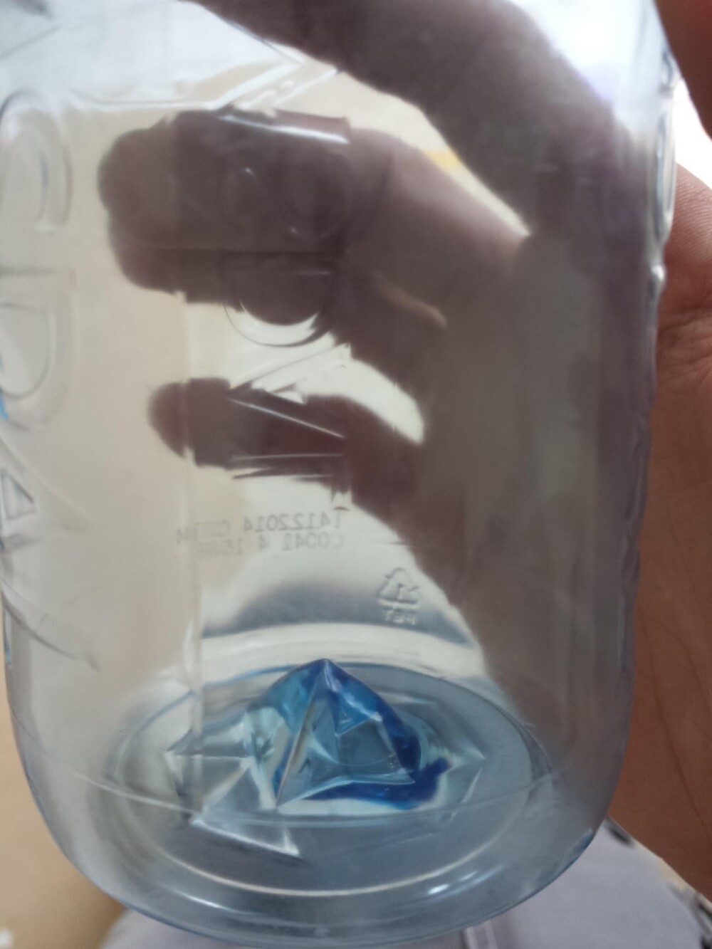5. Норвежская вода с горой на дне бутылки