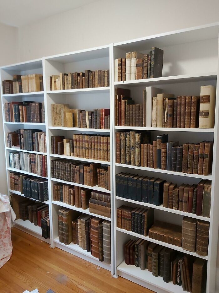 30. Библиотека со старыми книгами с 1481 года издания